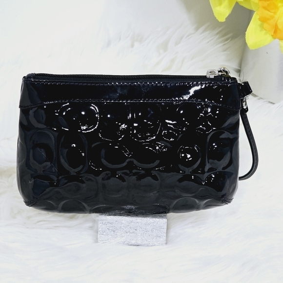 Coach black patent leather wristlet - Picture 6 of 15
